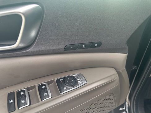 Used 2026 Kia Carnival EX FWD image 15