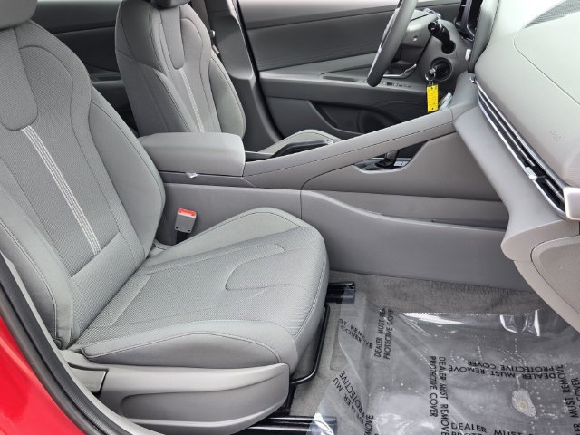 Used 2024 Hyundai Elantra SE FWD image 14