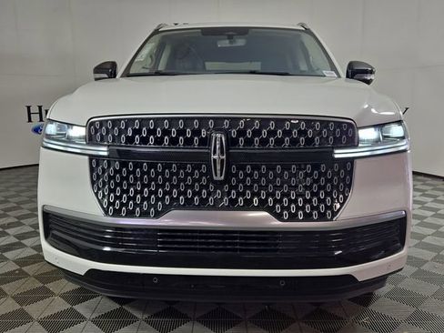 New 2025 Lincoln Navigator Reserve image 2