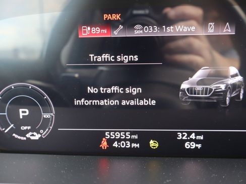 Used 2021 Audi e-tron Premium Plus w/ Premium Plus Package image 12