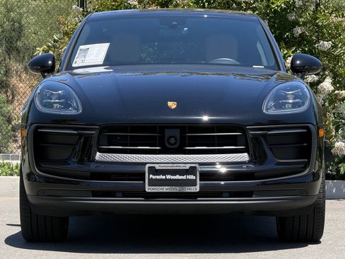 Used 2026 Porsche Macan AWD/4WD image 10