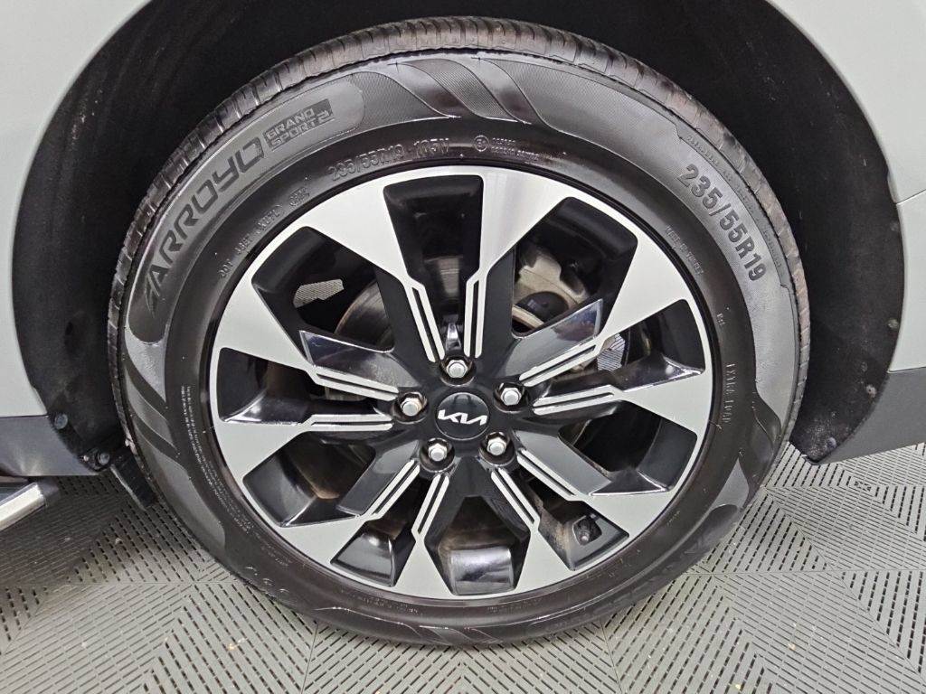 Used 2022 Kia Carnival EX FWD image 44