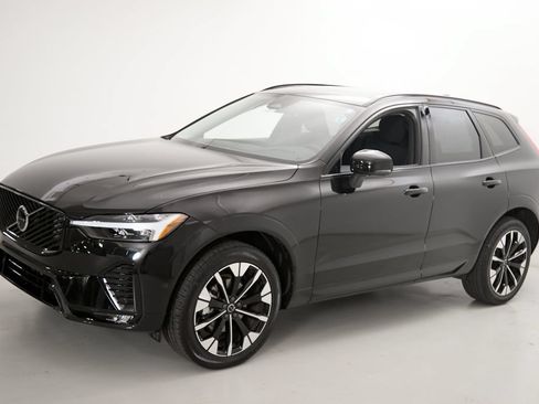 Used 2026 Volvo XC60 B5 Plus AWD/4WD image 6