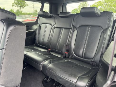 Used 2024 Jeep Wagoneer L Series III w/ Flexible Seating Group AWD/4WD image 17