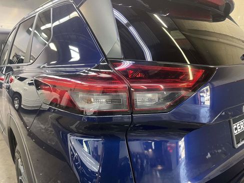 Used 2023 Nissan Rogue SV image 12