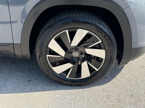 Certified 2026 Volkswagen Atlas Cross Sport SE FWD image 9