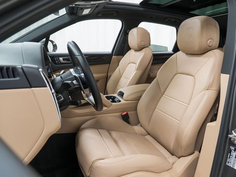 Certified 2023 Porsche Cayenne image 16