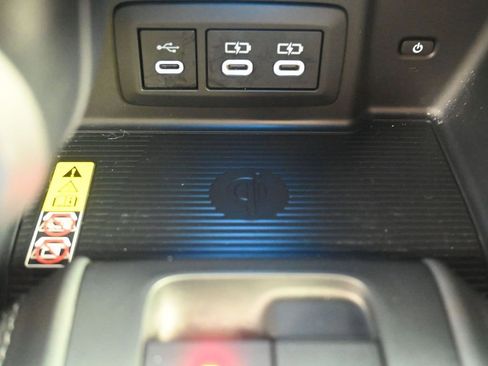 Certified 2024 Toyota Venza Nightshade image 27