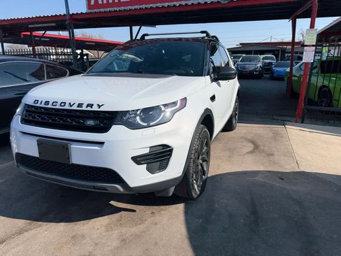 Used 2018 Land Rover Discovery Sport SE image 3