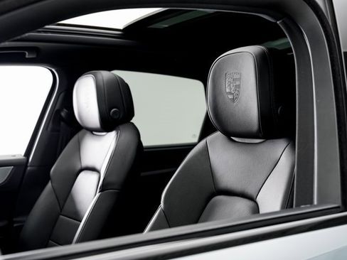 Used 2025 Porsche Cayenne image 10
