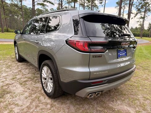 Used 2026 GMC Acadia Elevation w/ Elevation Premium Package FWD image 3