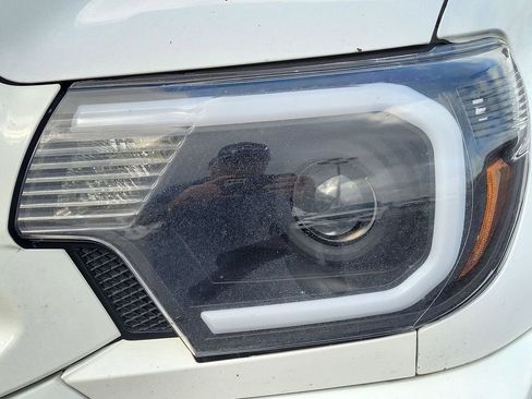 Used 2015 Toyota Tacoma PreRunner w/ SR5 Package image 10