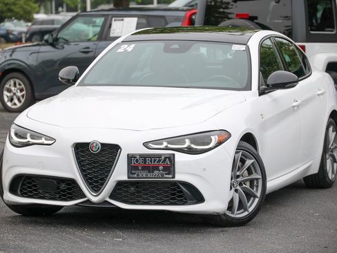 Used 2024 Alfa Romeo Giulia Ti AWD/4WD image 23