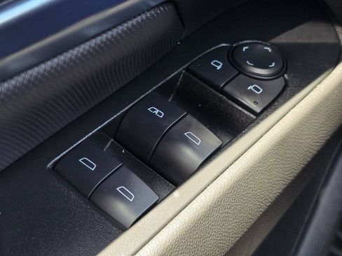 Certified 2025 Chevrolet Equinox EV LT FWD image 28