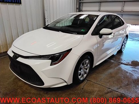 Used 2022 Toyota Corolla LE image 3