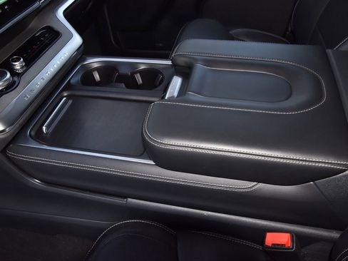 Certified 2025 Ford Expedition Platinum image 31