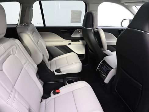 New 2026 Lincoln Aviator Reserve image 17
