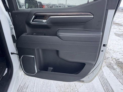 Used 2025 GMC Sierra 1500 SLT image 29