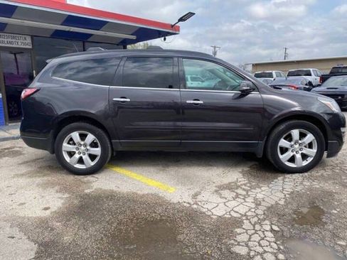 Used 2016 Chevrolet Traverse LT w/ Style and Technology Package FWD image 4