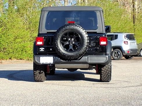 Used 2022 Jeep Wrangler Sport image 10