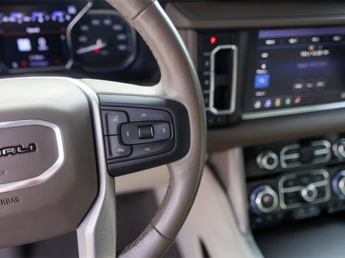 Used 2021 GMC Yukon Denali image 13