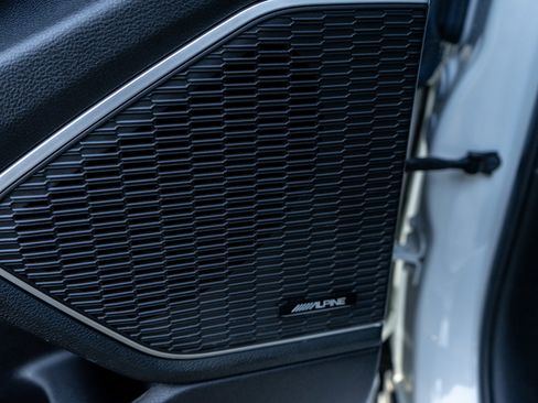 Used 2023 Jeep Grand Cherokee L Limited w/ Luxury Tech Group II image 16