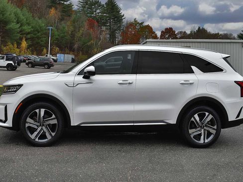 Used 2023 Kia Sorento EX image 4