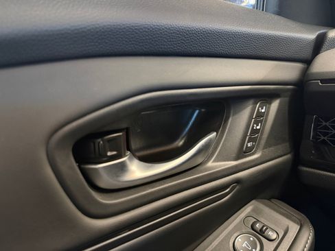 Used 2025 Honda Accord Sport image 19