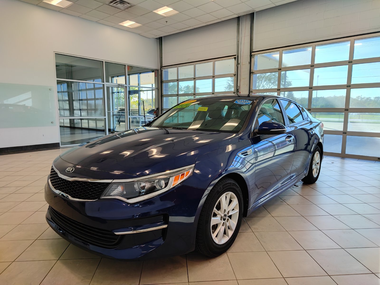 Used 2017 Kia Optima LX w/ Convenience Package FWD image 7