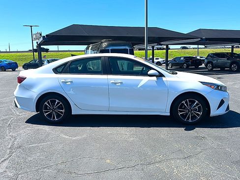 Used 2024 Kia Forte LXS FWD image 9