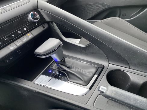 Used 2024 Hyundai Elantra SEL image 28