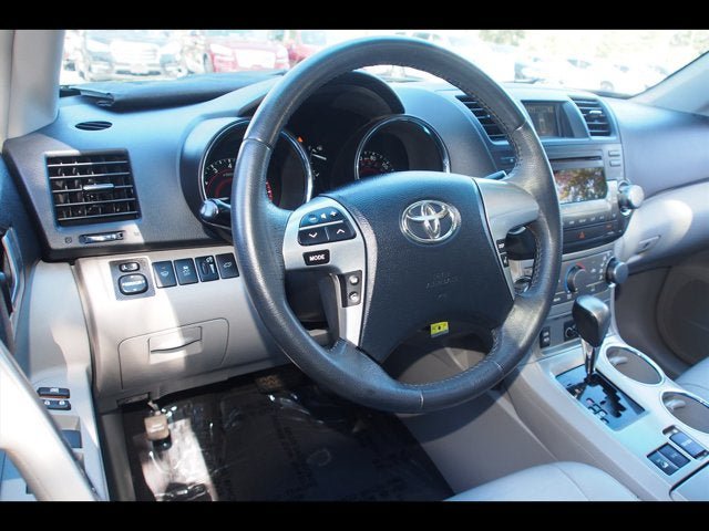 Used 2012 Toyota Highlander SE w/ Tow Pkg AWD/4WD image 21