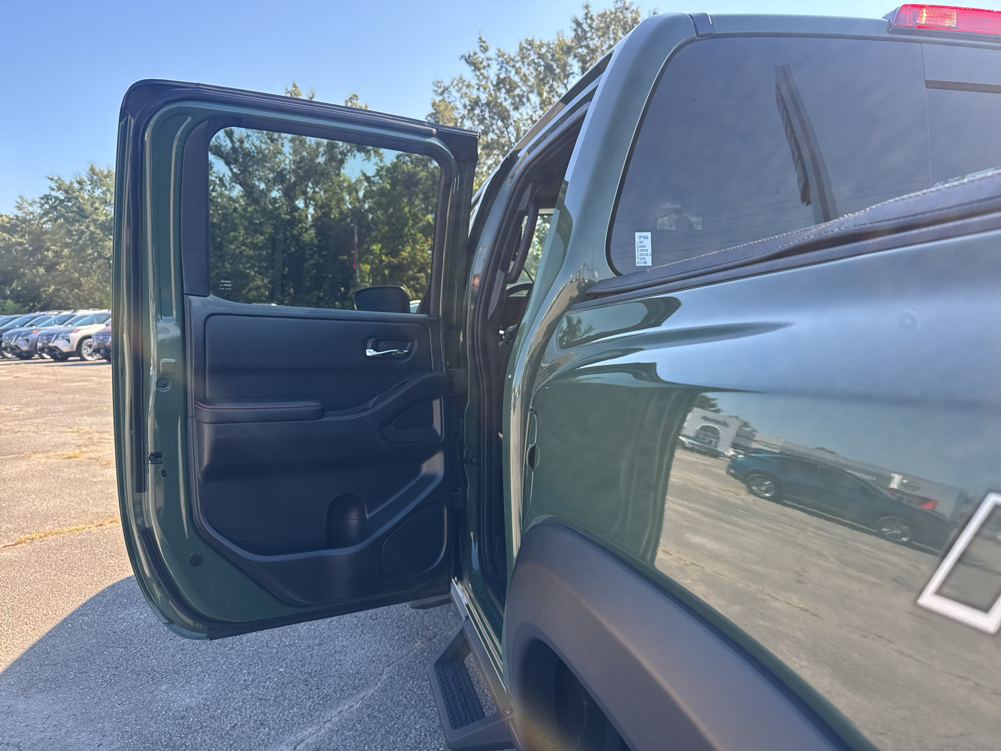 Used 2025 Nissan Frontier PRO-4X w/ Pro Convenience Package AWD/4WD image 18