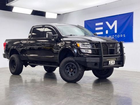 Used 2016 Nissan Titan PRO-4X w/ Pro-4x Convenience Package AWD/4WD image 1