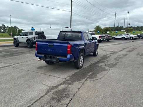 Used 2025 Toyota Tacoma SR5 RWD image 39