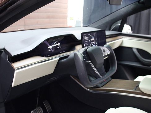 Used 2023 Tesla Model X image 45