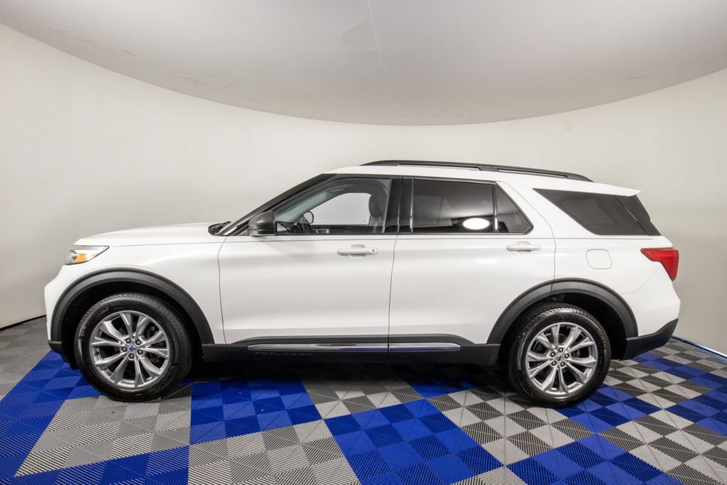 Used 2023 Ford Explorer XLT w/ Equipment Group 202A AWD/4WD image 8