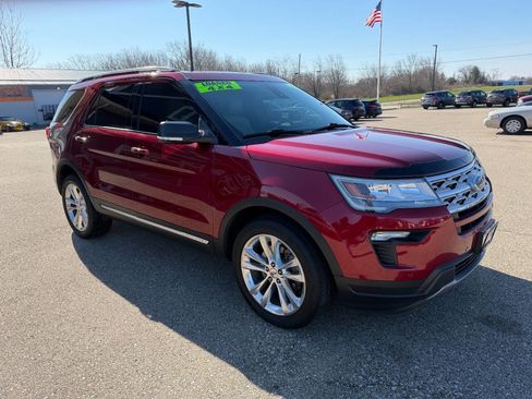 Used 2019 Ford Explorer XLT w/ Equipment Group 202A image 7