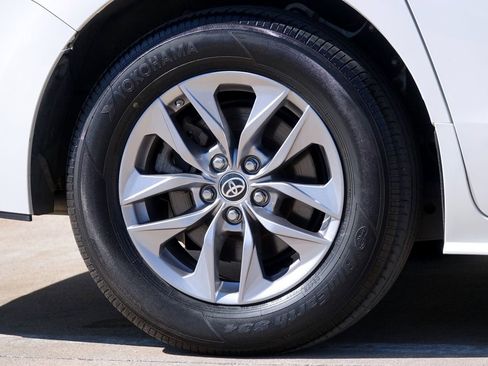 Used 2021 Toyota Sienna XLE w/ XLE Plus Package image 30