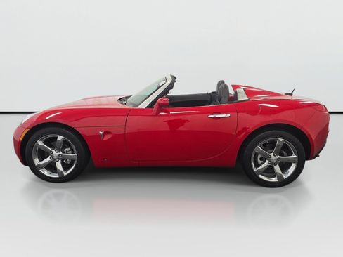 Used 2009 Pontiac Solstice GXP w/ Club Sport Package RWD image 2