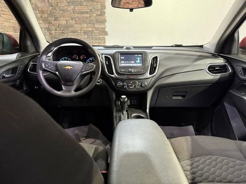 Used 2018 Chevrolet Equinox LT FWD image 25