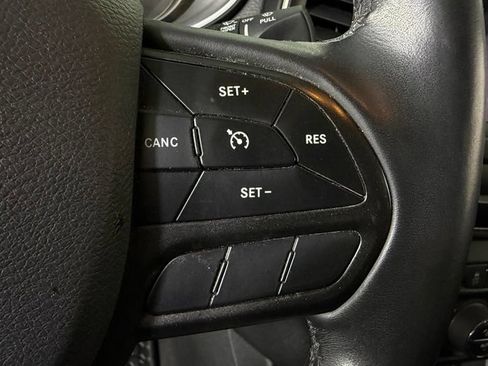 Used 2019 Jeep Cherokee Trailhawk w/ Cold Weather Group AWD/4WD image 18