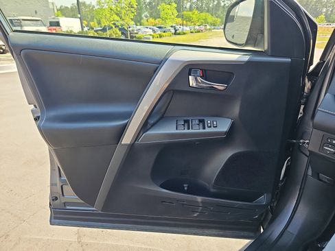 Used 2018 Toyota RAV4 XLE AWD/4WD image 26
