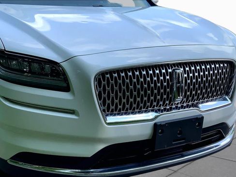 Used 2023 Lincoln Nautilus Reserve AWD/4WD image 28
