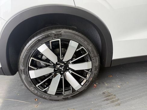 New 2025 Mitsubishi Outlander SE image 10