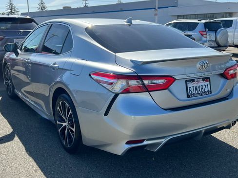 Used 2020 Toyota Camry SE FWD image 6