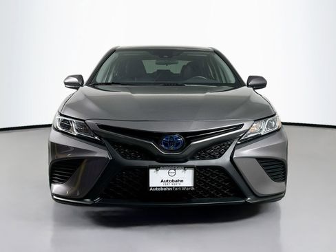 Used 2020 Toyota Camry SE image 2