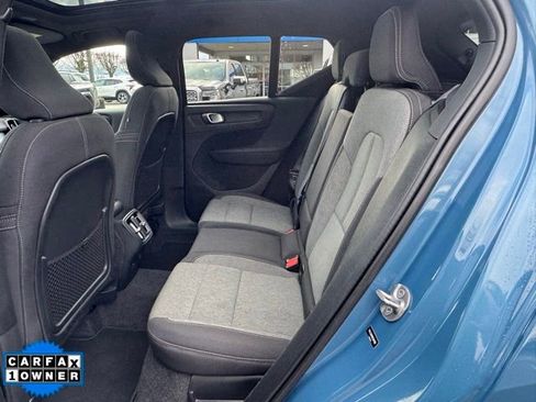 Used 2024 Volvo XC40 B5 Core image 10