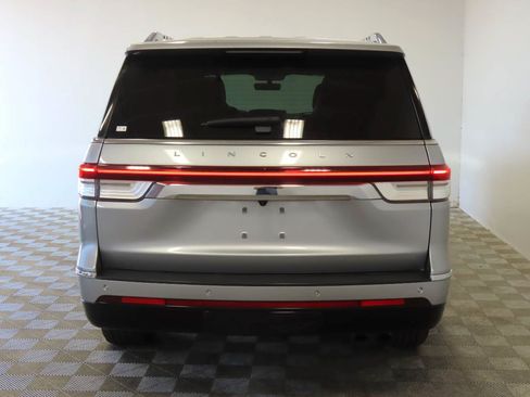 Used 2023 Lincoln Navigator Reserve AWD/4WD image 4