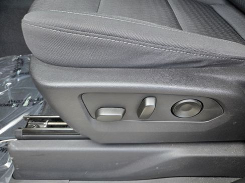 Used 2023 Chevrolet Silverado 1500 Custom RWD image 5